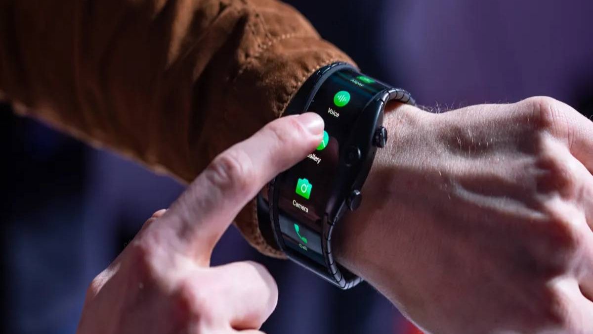 A Flexible Wrist Phone that You Can Wear on Your Wrist is Finally Here